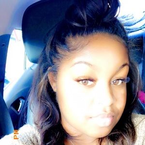 Meet your Posher, Stephanie